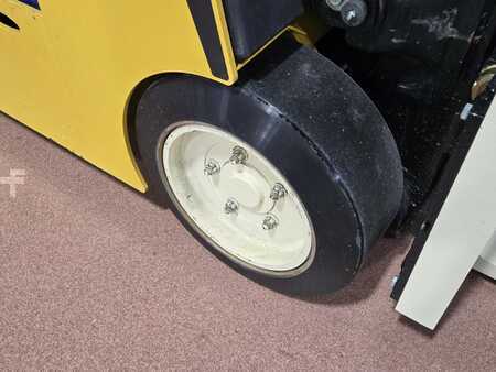 Reach Trucks 2019  Yale ESC040AD (10)