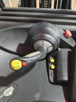 Reach Trucks 2019  Yale ESC040AD (14)