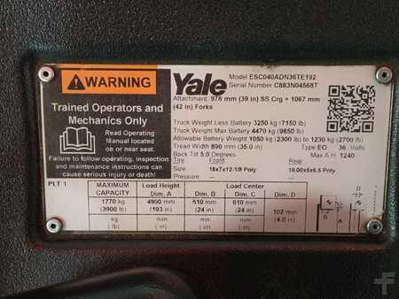 Reach Trucks 2019  Yale ESC040AD (15)
