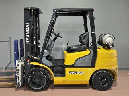 Propane Forklifts 2021  Hyundai 30L-7A (1)