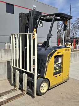 Reach Trucks 2019  Yale ESC030AD (3)