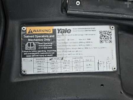 Reach Trucks 2021  Yale NR045EB (14)