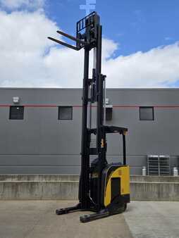 Reach Trucks 2021  Yale NR045EB (9)