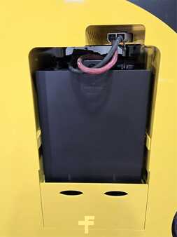 Reach Trucks 2015  Yale ESC035AD (14)