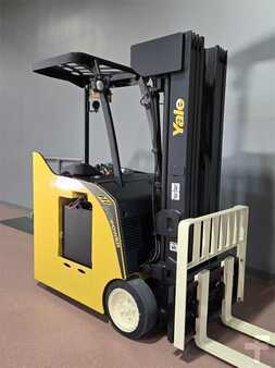 Reach Trucks 2015  Yale ESC035AD (4)