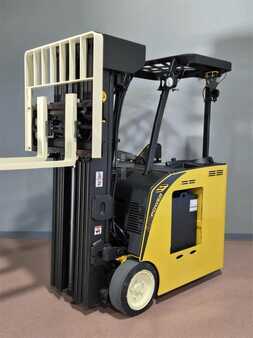 Reach Trucks 2015  Yale ESC035AD (7)
