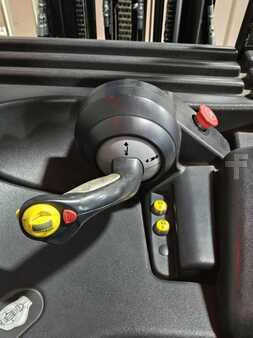 Reach Trucks 2019  Yale ESC040AD (12)