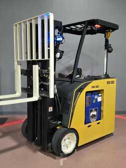 Reach Trucks 2019  Yale ESC040AD (7)