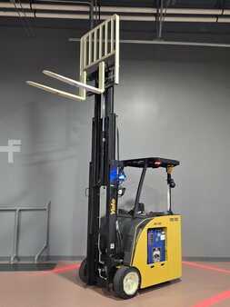 Reach Trucks 2019  Yale ESC040AD (8)