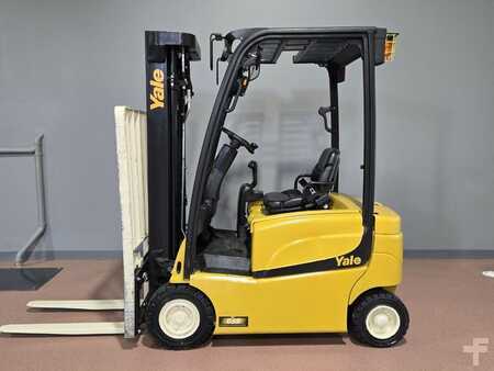 Diesel Forklifts 2019  Yale ERP030VF (1)