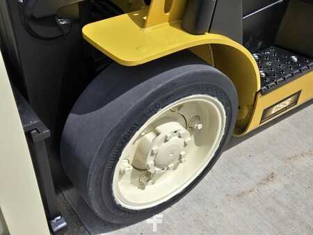 Propane Forklifts 2018  Yale GLC050VX (10)