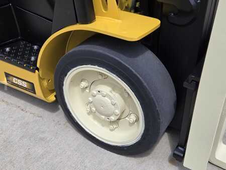Propane Forklifts 2018  Yale GLC050VX (9)