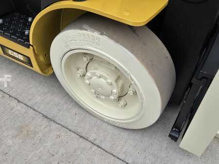 Propane Forklifts 2018  Yale GLC050VX (9)