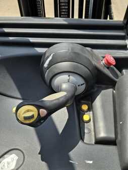 Reach Trucks 2022  Yale ESC040AD (8)