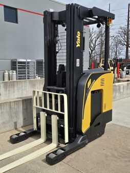 Reach Trucks 2020  Yale NR045EB (3)