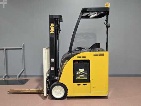 Reach Trucks 2019  Yale ESC030AD (1)