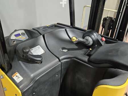 Reach Trucks 2019  Yale ESC030AD (13)
