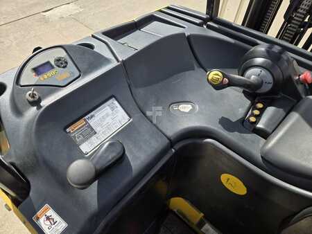 Reach Trucks 2019  Yale ESC030AD (11)
