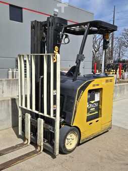 Reach Trucks 2019  Yale ESC030AD (3)
