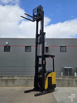 Reach Trucks 2021  Yale NR045EB (9)
