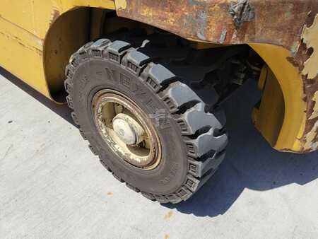 Propane Forklifts 2012  Yale GLP050VX (12)