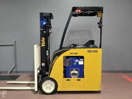 Reach Trucks 2019  Yale ESC040AD (1)