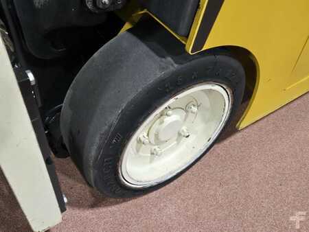 Reach Trucks 2019  Yale ESC030AD (10)