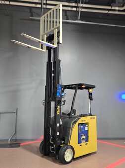 Reach Trucks 2019  Yale ESC040AD (8)