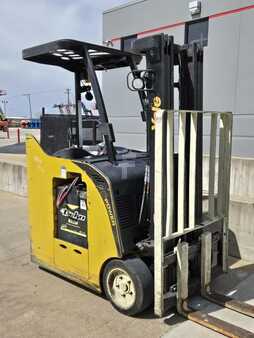 Reach Trucks 2019  Yale ESC030AD (4)
