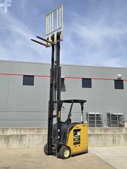 Reach Trucks 2019  Yale ESC030AD (8)
