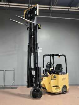 Reach Trucks 2015  Bendi B3/30AC (10)