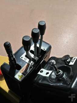 Reach Trucks 2015  Bendi B3/30AC (13)