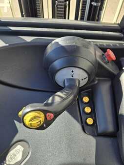 Reach Trucks 2019  Yale ESC030AD (11)