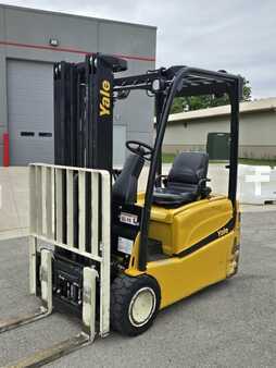 Diesel Forklifts 2015  Yale ERP040VT (3)