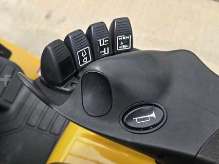 Propane Forklifts 2017  Yale GLP050VX (13)