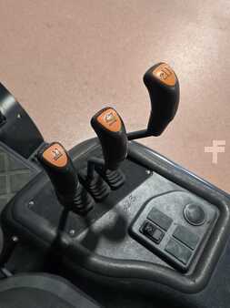 Doosan G25N-7