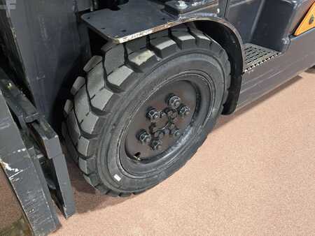 Doosan G25N-7