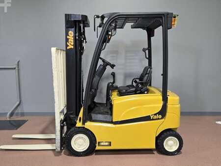 Diesel Forklifts 2019  Yale ERP030VF (1)
