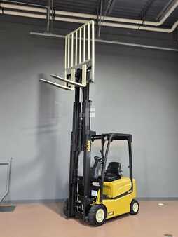 Diesel Forklifts 2019  Yale ERP030VF (8)