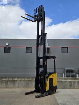 Reach Trucks 2021  Yale NR045EB (9)