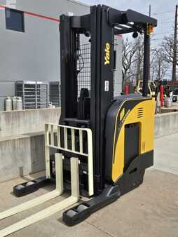 Reach Trucks 2020  Yale NR045EB (3)