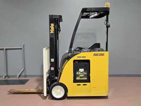 Reach Trucks 2019  Yale ESC030AD (1)