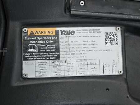 Reach Trucks 2021  Yale NR045EB (14)