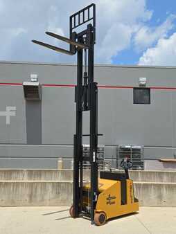 Apilador eléctrico 2022  Big Joe CB22-157 (8)
