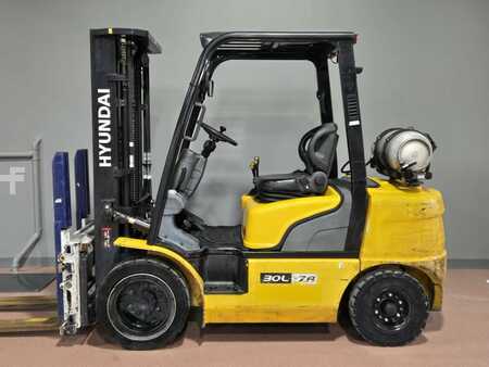 Propane Forklifts 2021  Hyundai 30L-7A (1)