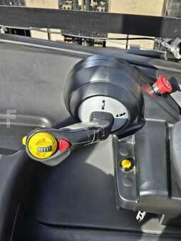 Reach Trucks 2019  Yale NDR035EB (13)