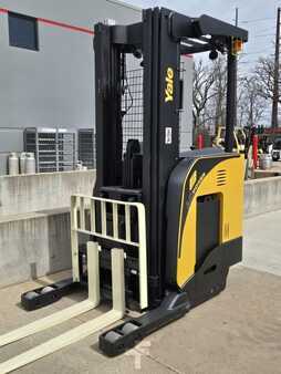 Reach Trucks 2020  Yale NR045EB (3)