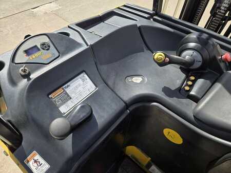 Reach Trucks 2019  Yale ESC030AD (11)