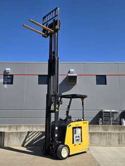 Reach Trucks 2019  Yale ESC040AD (8)