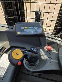 Reach Trucks 2012  Yale NDR035EA (12)